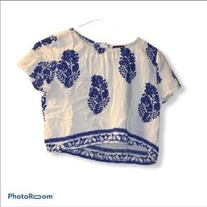 Mink gal size S top w leaf pattern